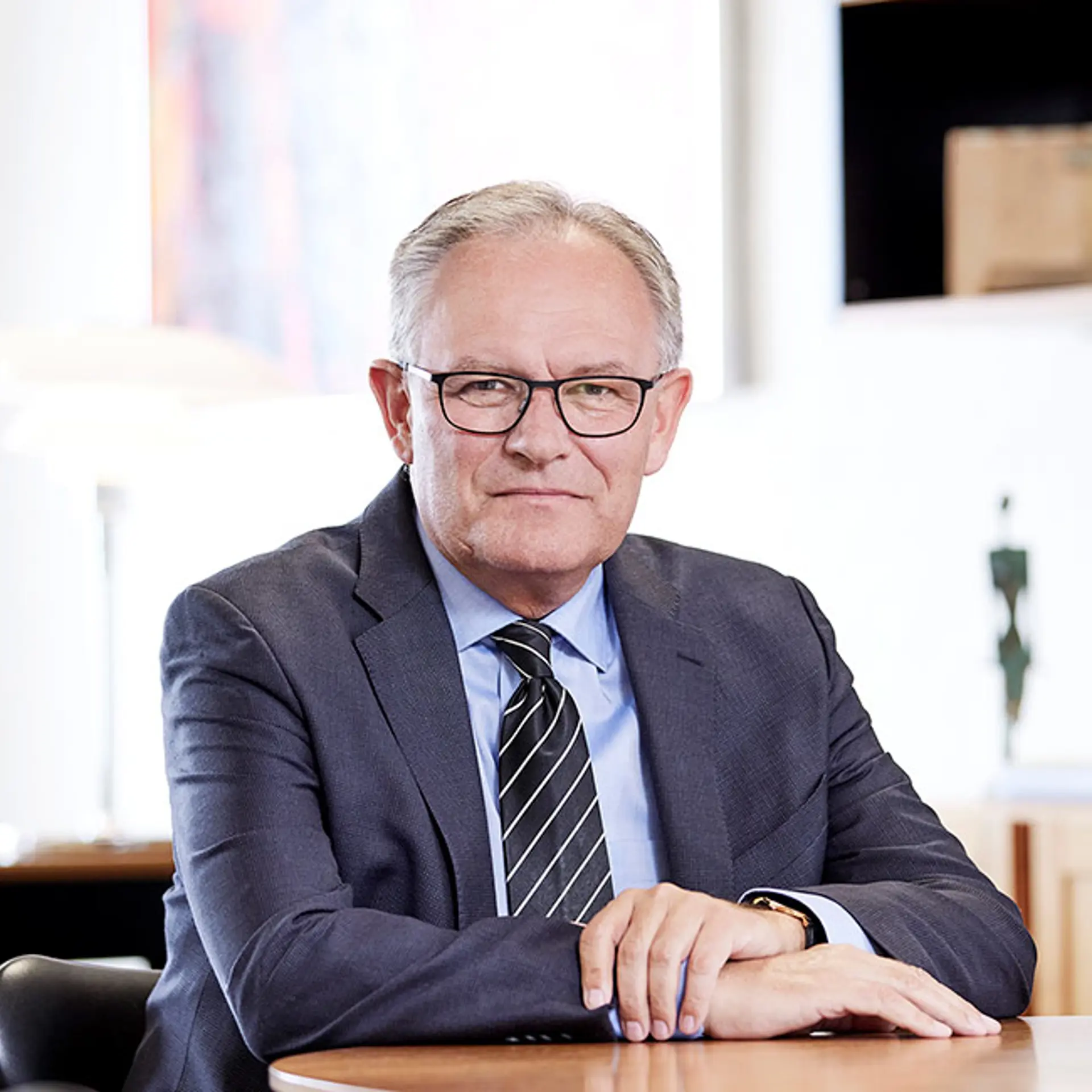 Adm Bankdirektør Jan Ulsø Madsen sidder på sit kontor i Vestjysk Bank Hovedsæde